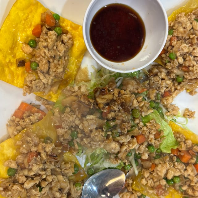 Chicken wanton tacos (4 pieces).