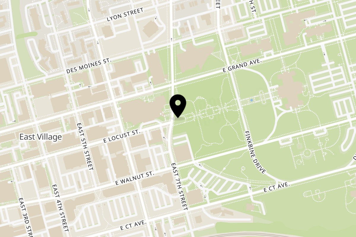 Map showing the location of Whata Pho on 700 Locust Street in Des Moines